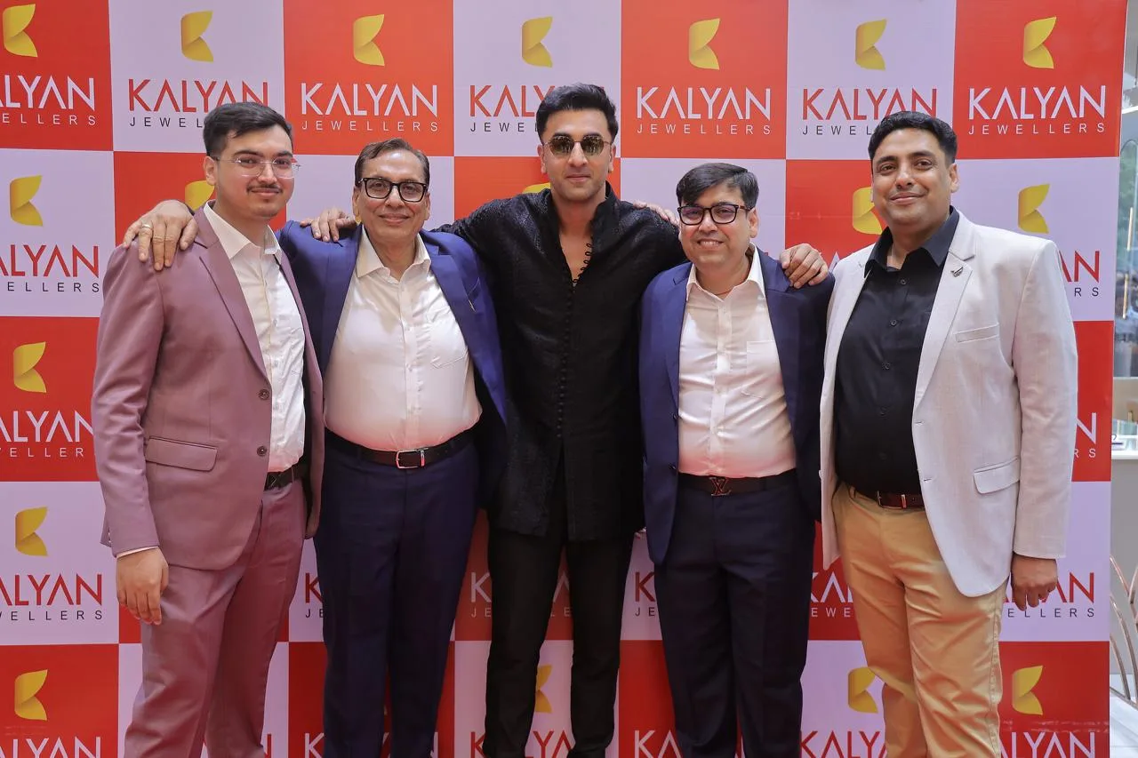 Ranbir Kapoor with directors of Chitralekha at a Kalyan Jewellers association event